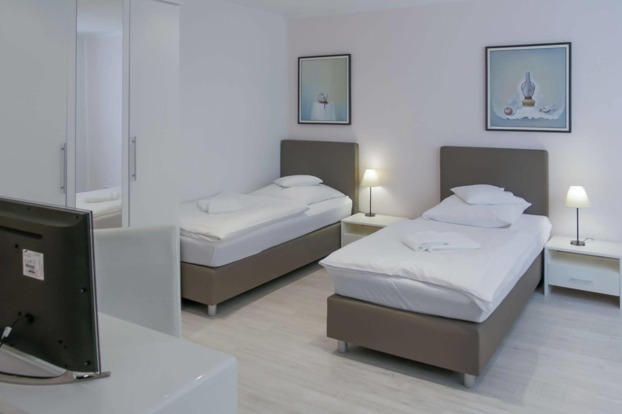 Pension Donau Grill Hanovre Extérieur photo